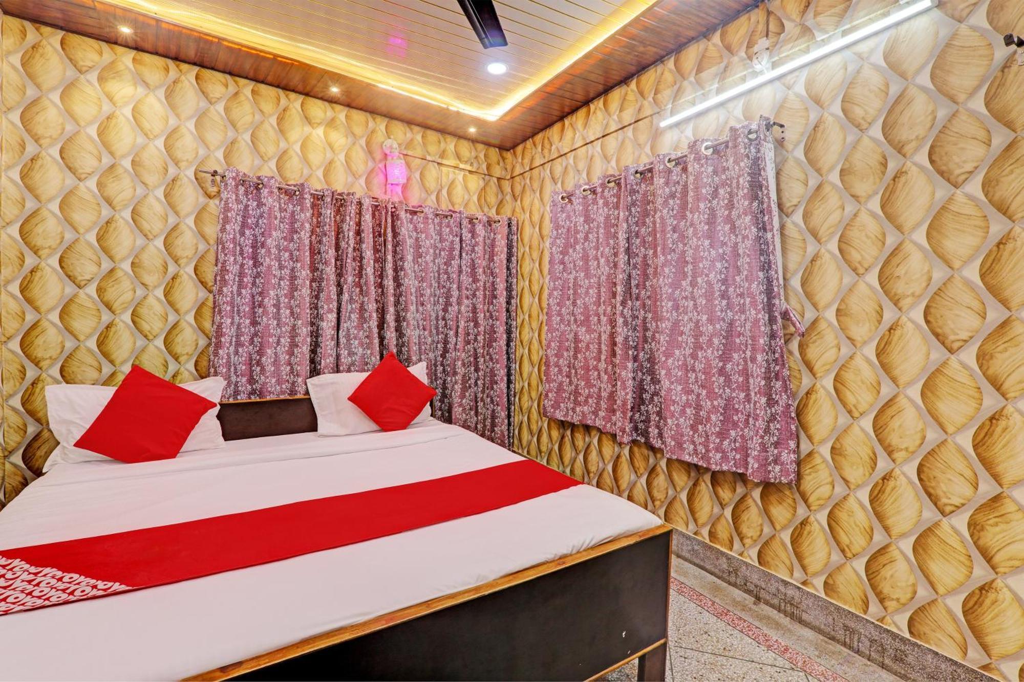 Oyo Flagship Manjushree P. 4* Varanasi